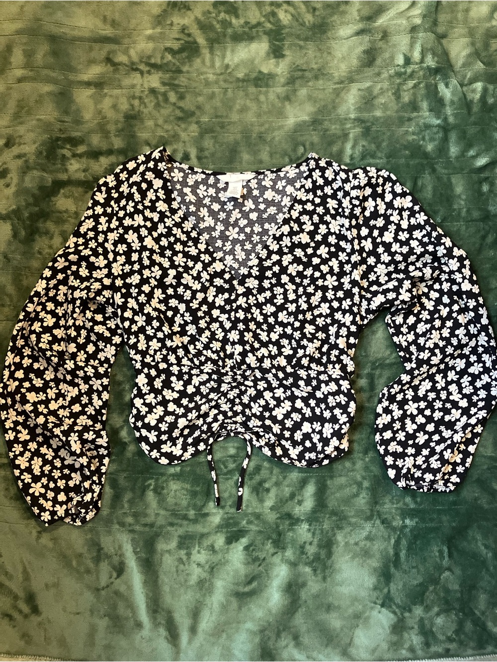 H&M Black and White Floral Tie-Front Puff Sleeve Blouse